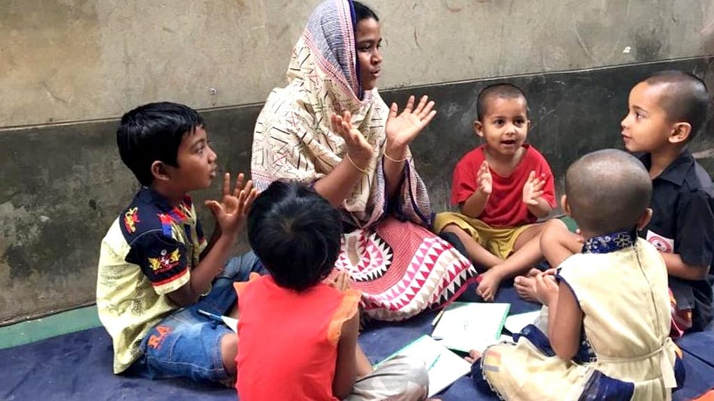 পরিবর্তনের পথে সমাজ : মানবতা, মূল্যবোধ ও জীবনধারার নবযাত্রা