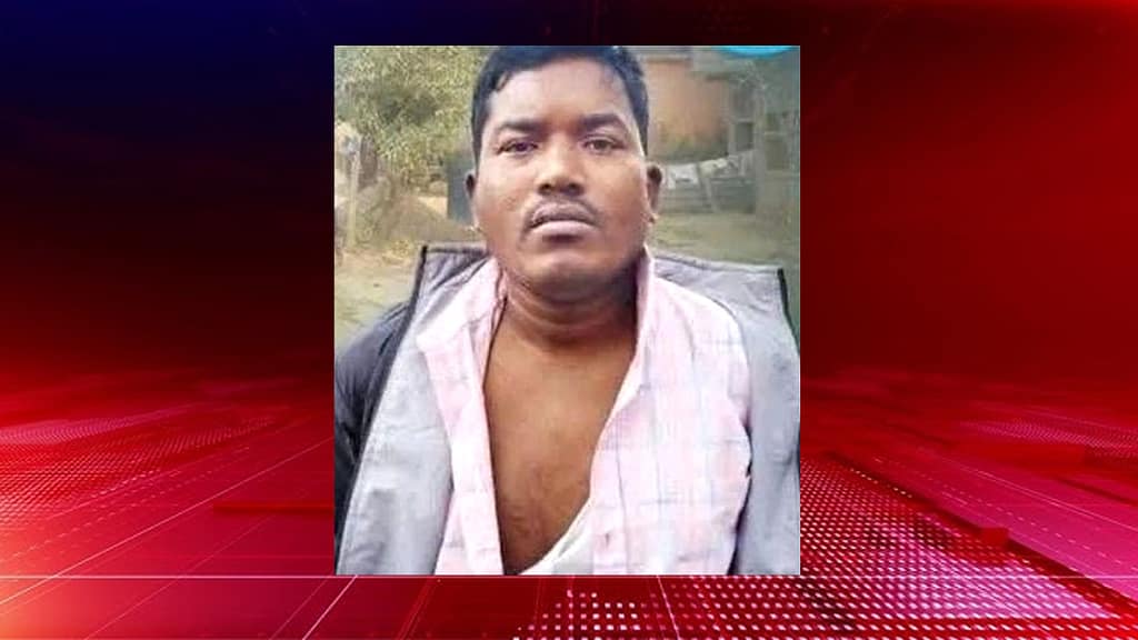 ভারতে খ্রিস্টান যাজককে জুতার মালা ও গোবর পানি খাওয়াল উগ্রবাদীরা