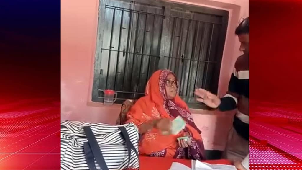 সব খারিজ হবে, তুই খালি টাকা পাঠাবি’—ভূমি কর্মকর্তার ঘুষের ভিডিও ভাইরাল