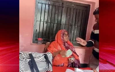 সব খারিজ হবে, তুই খালি টাকা পাঠাবি’—ভূমি কর্মকর্তার ঘুষের ভিডিও ভাইরাল