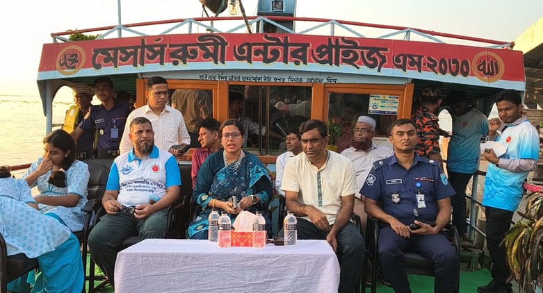 রাজবাড়ীতে নৌযান শুমারি ২০২৬ নিয়ে অবহিতকরণ সভা ও নৌ র্যালী