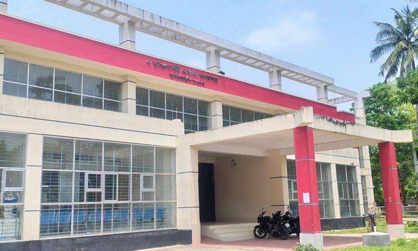 রাজবাড়ী প্রধান ডাকঘরে গ্রাহকদের টাকা আত্মসাতের অভিযোগে পোস্টমাস্টারসহ ৭ জনের বিরুদ্ধে দুর্নীতি দমন আইনে মামলা